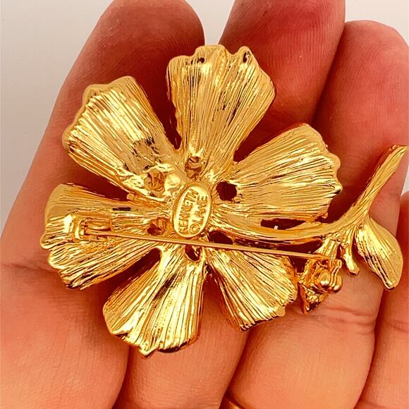 KJL Kenneth Jay Lane Faux Pearl Rhinestone Flower Brooch - Picture 3 of 10